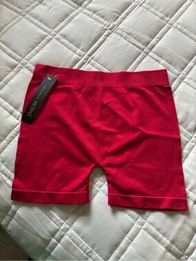 Moda Women's Red Athletic Bike Shorts - Seamless Stretch